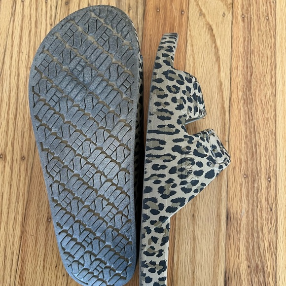 Freedom Moses Cheetah Slide Sandal - Picture 5 of 7